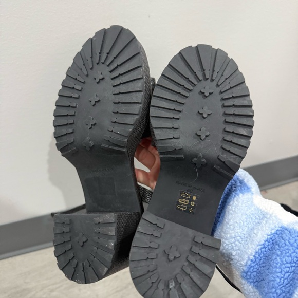 Cult Gaia Sandals Azariah Platform in Raffia Black - Picture 9 of 9